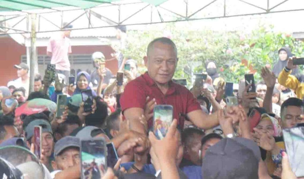 Rusli Sibua saat tiba di Morotai waktu lalu