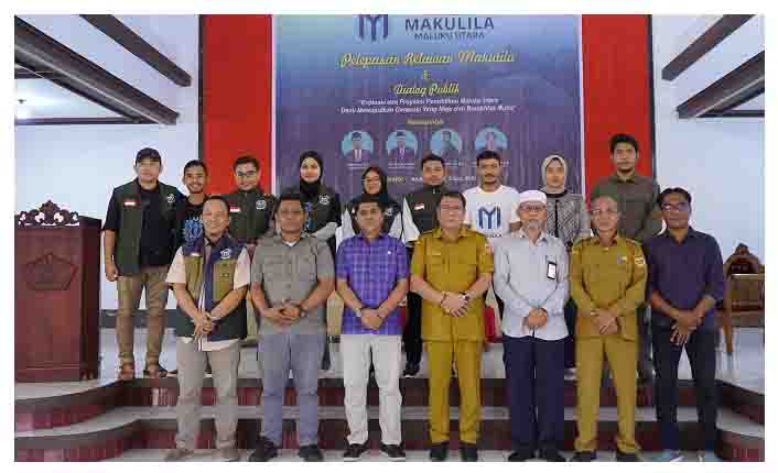 Foto bersama relawan