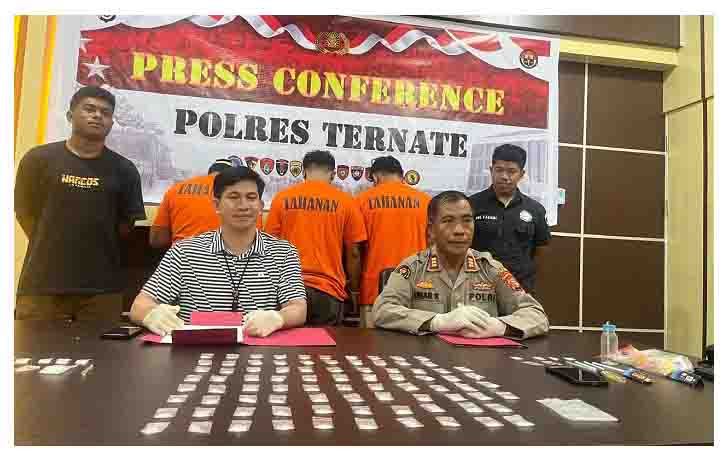 Pelaku Pengedar narkoba yang berhasil diamankan Satresnarkoba Polres Ternate