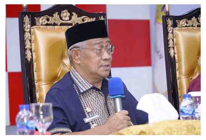 Walikota saat memimpin rapat evaluasi kinerja di lingkup Pemerintahan Kota Tidore Kepulauan