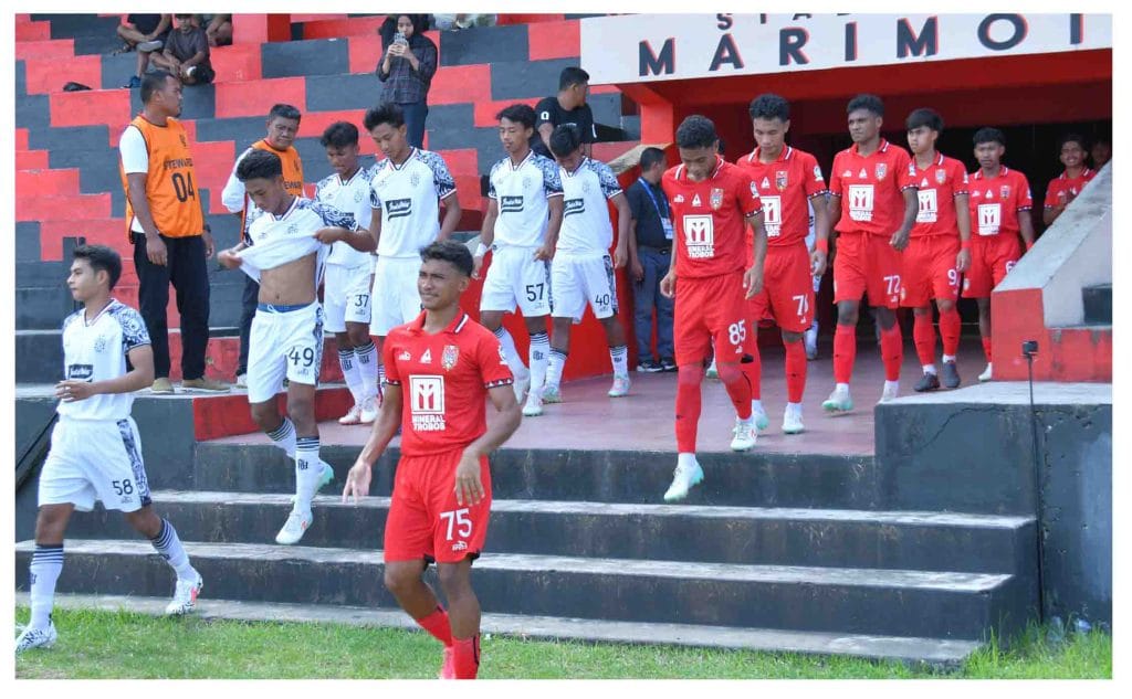 Pertandingan babak ke 8 EPA Liga 1, Malut United FC U 20 melawan Bali United dengan skor akhir 3 - 2 atas kemenangan Malut United yang berlangsung di Stadion Marimoi, Kamis (30012025)