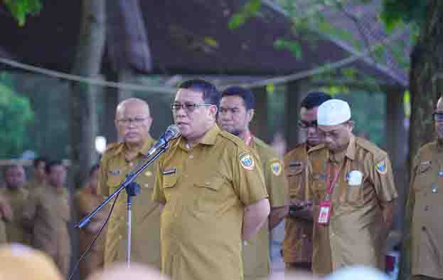 Sekretaris Daerah Kota Tidore Kepulauan, H_ Ismail Dukomalamo, S_Pd, MM memimpin apel gabungan ASN, PPPK, dan Non ASN dalam rangka Penjemputan Walikota dan Wakil Walikota Tidore Kepulauan