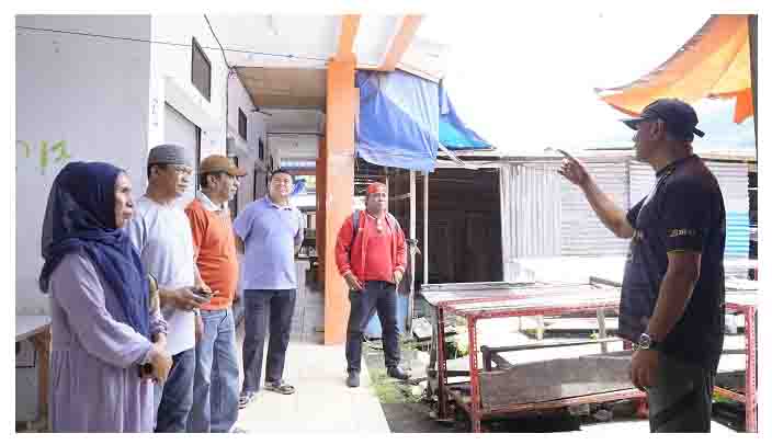 Wali Kota Tidore Kepulauan Muhammad Sinen meninjau kondisi Pasar Rum Agromarine