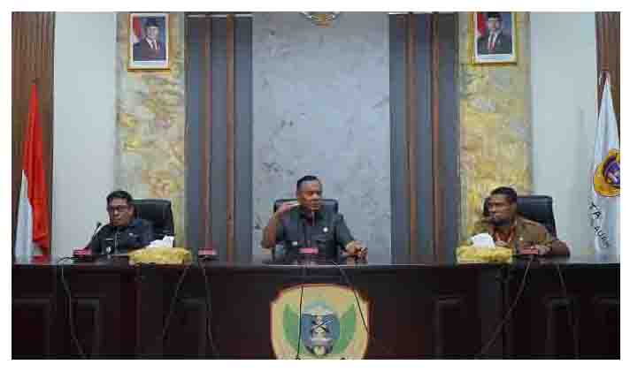 Walikota Tidore Kepulauan Muhammad, SE bersama Wakil Walikota Ahmad Laiman, S.Sos menyampaikan arahan