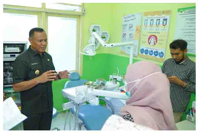 Walikota Tidore Kepulauan Muhammad Sinen, SE bersama Wakil Walikota Tidore Kepulauan Ahmad Laiman, S_Sos dan Sekretaris Daerah Ismail Dukomalamo, S_Pd, MM meninjau Puskesmas Ome (4)