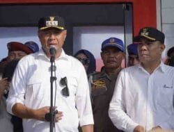 Walikota Tidore Kepulauan Muhammad Sinen, SE didampingi Wakil Walikota Tidore Kepulauan Ahmad Laiman, S_Sos menyampaikan arahan saat tiba di pelabuhan Speed Rum (2)