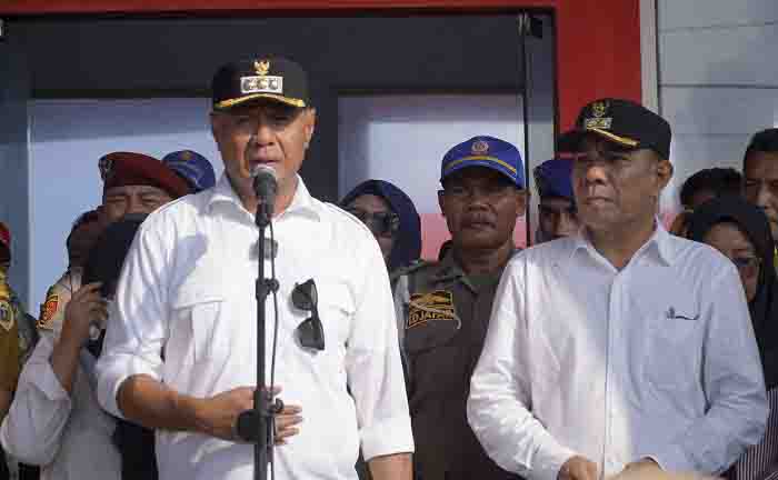 Walikota Tidore Kepulauan Muhammad Sinen, SE didampingi Wakil Walikota Tidore Kepulauan Ahmad Laiman, S_Sos menyampaikan arahan saat tiba di pelabuhan Speed Rum (2)
