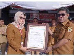 Dukcapil Terima Penghargaan Sertifikat Sistem Manajemen Keamanan Informasi (SMKI) ISO 27001
