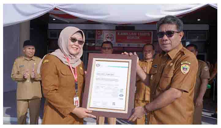 Dukcapil Terima Penghargaan Sertifikat Sistem Manajemen Keamanan Informasi (SMKI) ISO 27001