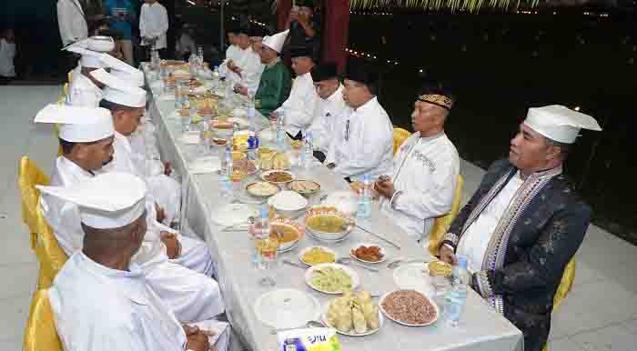 Makan perjamuan masyarakat pegunungan (2)