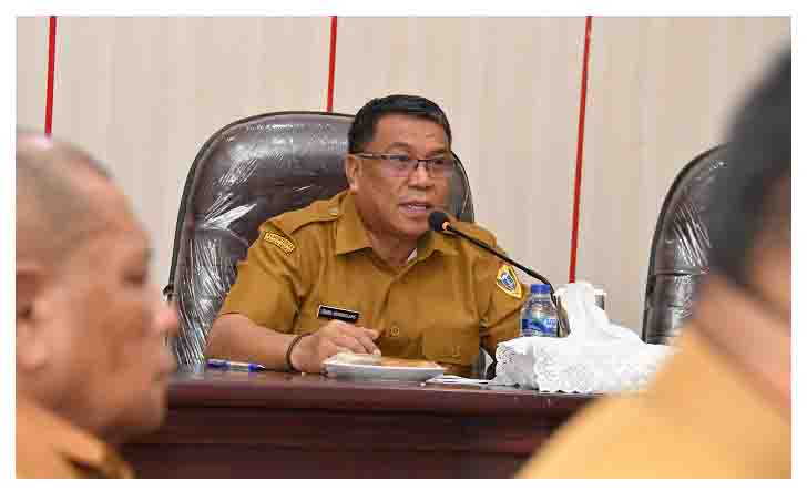 Sekretaris Daerah Kota Tidore Kepulauan Ismail Dukomalamo, S.Pd, MM memberikan Arahan Pada Rakor Tindaklanjut Program Pendirian Koperasi Desa Merah Putih di Ruang Rapat Sekda. Senin (2142026)