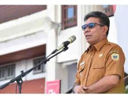 Wakil Wali Kota Tidore Kepulauan Ahmad Laiman, S.Sos memberikan Arahan Pada Apel Gabungan di Halaman Kantor Walikota Tidore kepulauan, Senin (2142029)