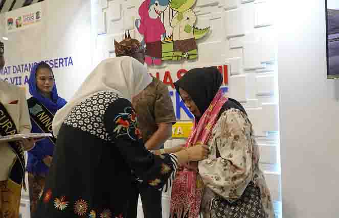 Wali Kota bersama rombongan tiba di Surabaya