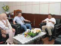 Sekretaris Daerah Kota Tidore Kepulauan H. Ismail Dukomalamo, S.Pd, MM (kanan) menerima audiensi dari Bank Muamalat Regional Chief Executive Officer (RCEO) Sulampua Ahmad Salihin dan jajarannya di