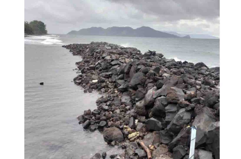 Breakwater di Kelurahan Dokiri