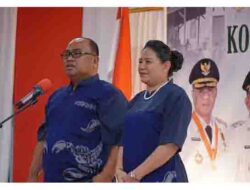 Dandim 1505 Tidore lama didampingi Ibu Letkol (Kav) Chalter Purba