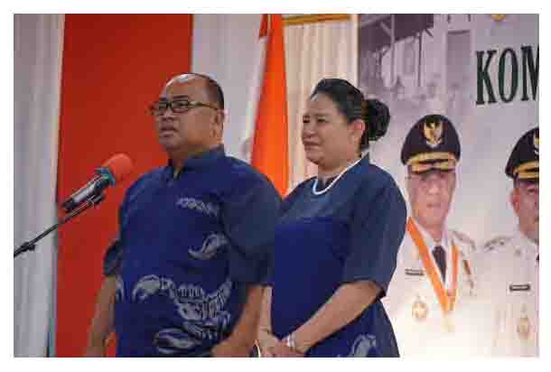 Dandim 1505 Tidore lama didampingi Ibu Letkol (Kav) Chalter Purba