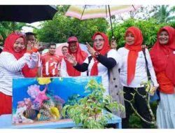 Ketua Tim Penggerak PKK Kota Tidore Kepulauan Hj_ Rahmawati Muhammad Sinen meresmikan Taman Cinta Kasih di Kelurahan Soadara (2)