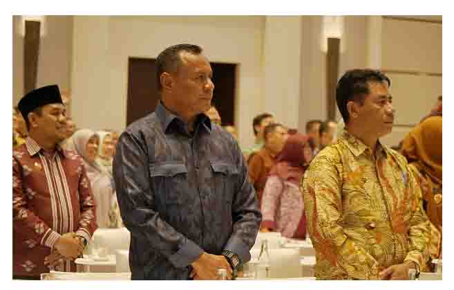 Wali Kota Tidore Kepulauan Muhammad Sinen menghadiri pertemuan penyampaian arahan Menteri Lingkungan Hidup Kepala Badan Pengendalian Lingkungan Hidup