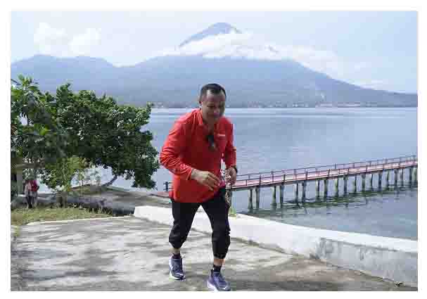 Wali Wali Kota Tidore Kepulauan Muhammad Sinen, di Pulau Maitara (1)