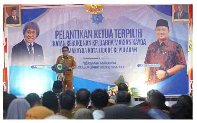Wakil Wali Kota Tidore Kepulauan Ahmad Laiman S_Sos memberikan sambutan pada Pengukuhan dan Pelantikan Ketua dan Badan Pengurus Ikatan Kerukunan Keluarga Makian Kayoa di Aula Sultan