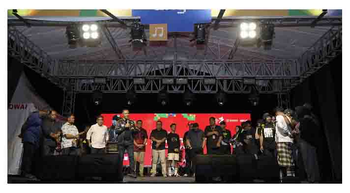 Wali Kota Tidore Kepulauan Muhammad Sinen dan Wakil Wali Kota Ahmad Laiman dalam dokumentasi bersama