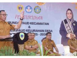Walikota Tidore Kepulauan, Muhammad Sinen, SE menghadiri dan menyampaikan sambutan pada Pengukuhan Bunda PAUD Kecamatan, dan Bunda Paud DesaKelurahan periode 2025-2030 (3)