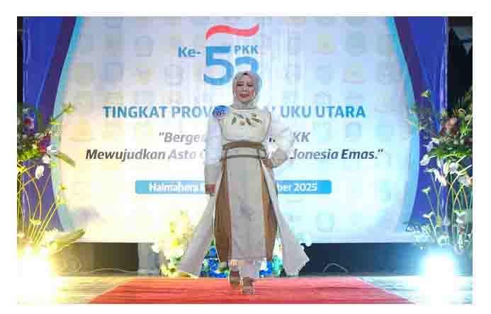 Ketua I TP PKK Kota Tidore Ikut Fashion Show