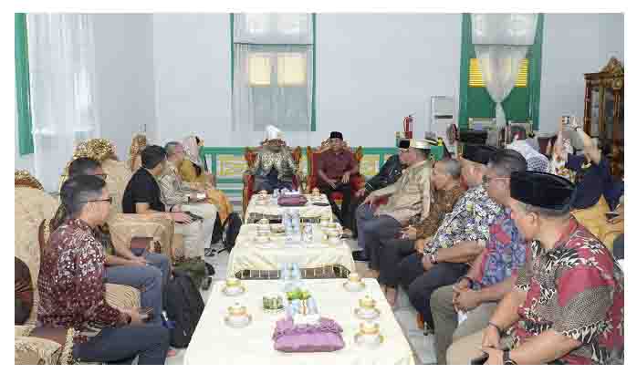 Wakil Wali Tidore Kerpulauan Ahmad Laiman, S.Sos menyampaikan arahan saat tatap muka dengan Sultan Tidore beserta Perangkat adat Kesultanan Tidore dan Kementerian PPNBappenas