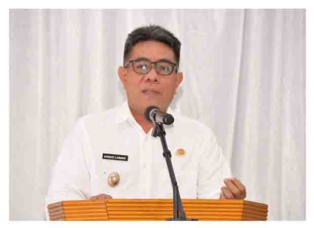 Wakil Walikota Tidore Kepulauan Ahamad Laiman, S.Sos memberikan Sambutan Sekaligus membuka dengan resmi Konferensi Kerja Kota (KONKERKOT) PGRI Kota Tidore Kepulauan