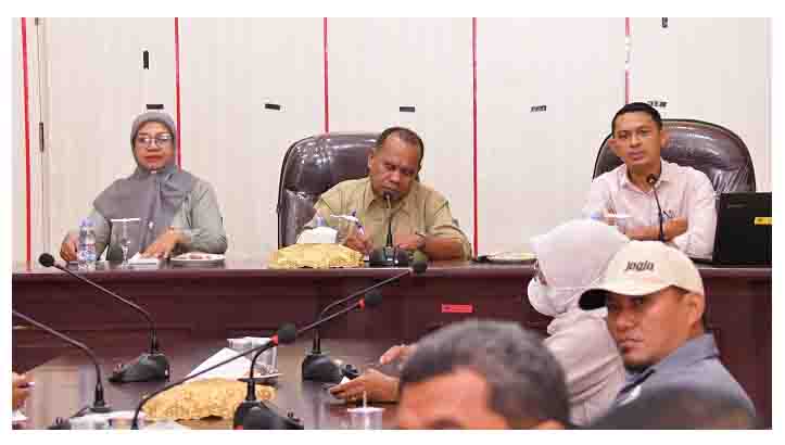 Staf Ahli Walikota Bidang Ekonomi, Pembangunan dan Keuangan Abdul Hakim Adjam, S.IP, M.Si memberikan Arhan PAda Rakor Sinergi Koordinasi dan Efektivitas Pelaksanaan Penyelenggaraan