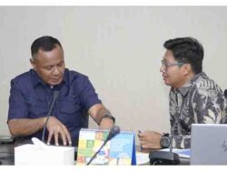 Wali Kota Tidore Kepulauan Muammad Sinen, SE menyampaikan arahan pada Rapat koordinasi pelaksanaan kerja sama antar Daerah dalam rangka pengendalian Inflasi Daerah di ruang rapat Kantor Perwakilan