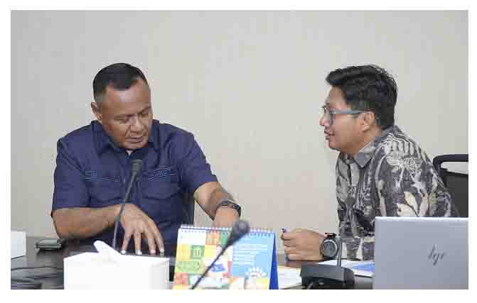 Wali Kota Tidore Kepulauan Muammad Sinen, SE menyampaikan arahan pada Rapat koordinasi pelaksanaan kerja sama antar Daerah dalam rangka pengendalian Inflasi Daerah di ruang rapat Kantor Perwakilan