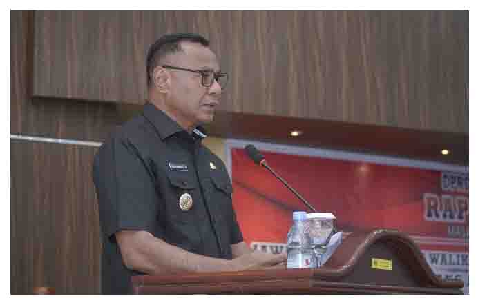 Wali Kota Tidore Kepulauan Muhammad Sinen, SE menyampaikan Pidato jawaban terhadap pandangan Umum Fraksi-fraksi atas Ranperda tentang APBD