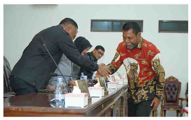 Walikota Tidore Kepulauan, Muhammad Sinen, SE menghadiri dan mengikuti Rapat Paripurna Ke-6 Masa Persidangan I Tahun 2025-2026