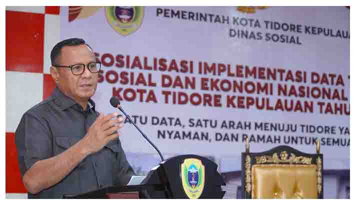Walikota Tidore Kepulauan, Muhammad Sinen, SE menyampaikan sambutan sekaligus membuka dengan Resmi Sosialisasi Implementasi DTSEN