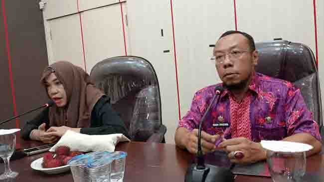 Assisten Sekda Bidang Pemerintahan Dan Kesra Rudy Ipaenin Memimpin Rapat Persiapan MTQ Tingkat Kota Tidore Kepulauan Ke-XXXI di Ruang Rapat Sekda Kantor Walikota Tidore Kepulauan,
