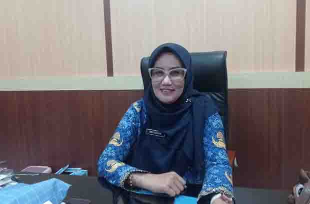 Kadinkes Kabupaten Halsel Asia Hasyim (2)