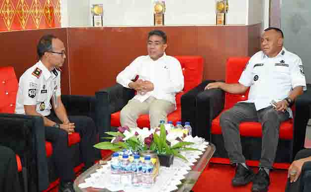 Wali Kota Tidore Kepulauan Muhammad Sinen dan Wakil Wali Kota Tidore Kepulauan Ahmad Laiman, menerima Kunjungan dari kepala Rutan Kelas IIB Soasio Baru di ruang kerja Walikota,