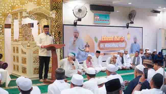 Wali Kota Tidore Kepulauan Muhammad Sinen bersama Wakil Wali kota Tidore Kepulauan Ahmad Laiman Menghadiri Sekaligus Memberikan Sambutan