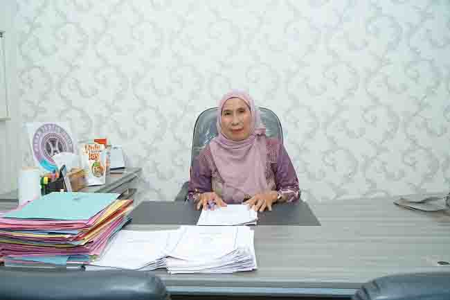 Kepala Dinas Perindagkop dan UKM Kota Tidore Hj Selvia M_ Nur