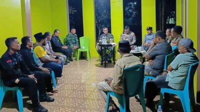 Danrem 152 Baabullah, Brigjen TNI Enoh Solehudin temui Tokoh Masyarakat dua Desa di Patani, Halmahera Tengah (Foto. Penrem 152)