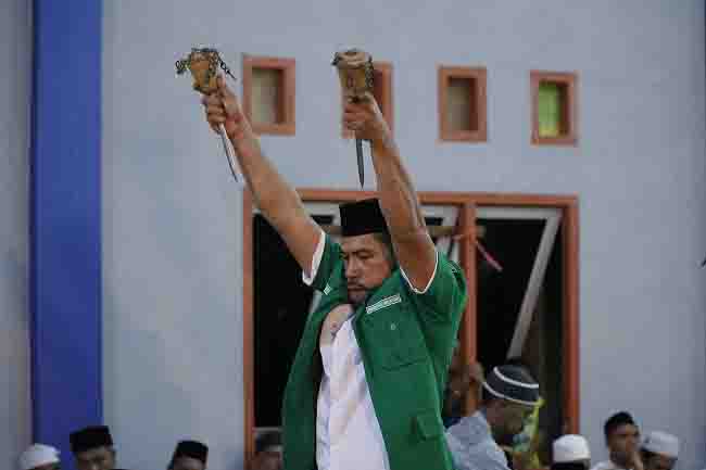 Kegiatan Dabus di Topo