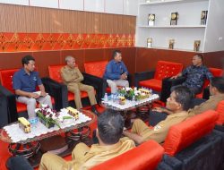 Wali Kota Tidore Kepulauan Muhammad Sinen, SE bersama Asisten Sekda dan Staf Ahli Walikota, menerima kunker Kepala BPS Kota Tidore Kepulauan Oki Afrizal di ruang kerja Walikota