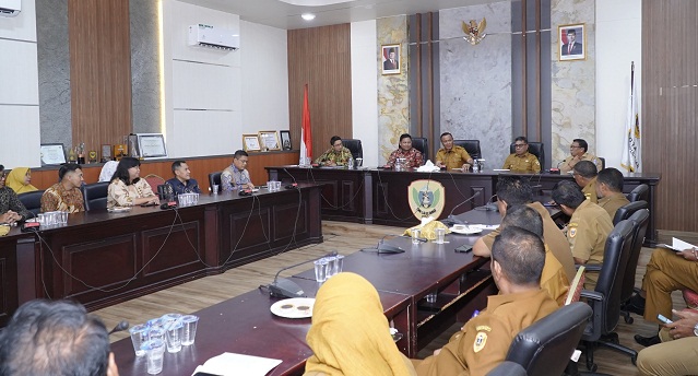 Wali Kota Tidore Kepulauan Muhammad Sinen didampingi Wakil Wali Kota Ahmad Laiman, Sekretaris Daerah dan OPD terkait menerima kunjungan BPK Perwakilan Maluku Utara