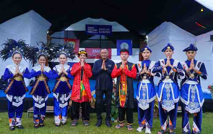 Foto bersama Wali Kota Tidore pada Festival Sorame Gam Ngofa Loa Ma Munara