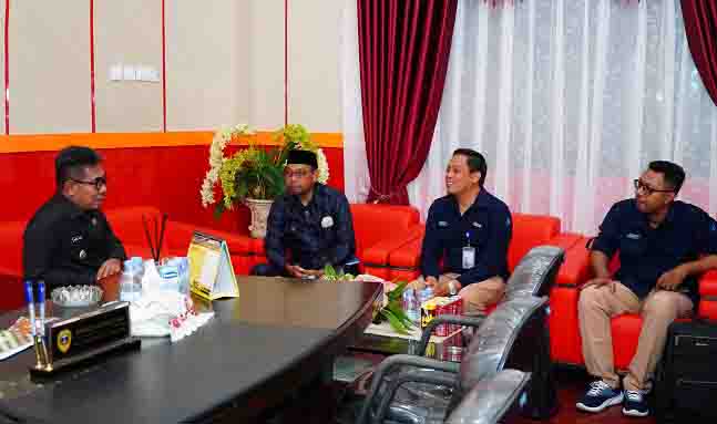 Wakil Wali Kota Tidore Kepulauan, Ahmad Laiman, menerima kunjungan Kepala BPSDMP Kominfo Manado, Arsyad,