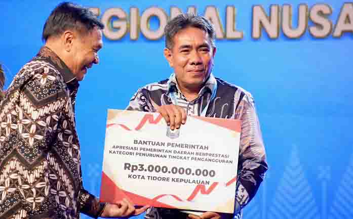 Wakil Walikota Tidore Kepulauan Ahmad Laiman Menerima Penghargaan sebagai Pemerintah Daerah Berprestasi 2026 Kategori Penurunan Tingkat Pengangguran