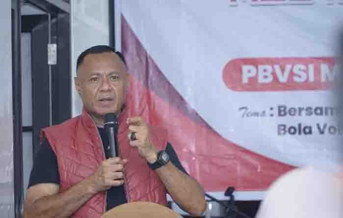 Wali Kota Tidore Kepulauan Muhammad Sinen selaku Ketua terpilih PBVSI Provinsi Maluku Utara masa bakti 2026-2030 menyampaikan sambutan pada Musprov PBVSI Maluku Utara
