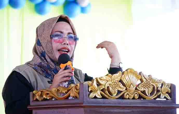 Bunda PAUD Kota Tidore Kepulauan Hj. Rahmawati Muhammad Sinen saat memberikan sambutan